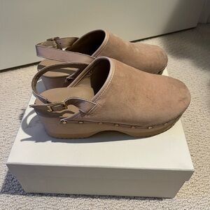 Mgemi Greta back strap clog